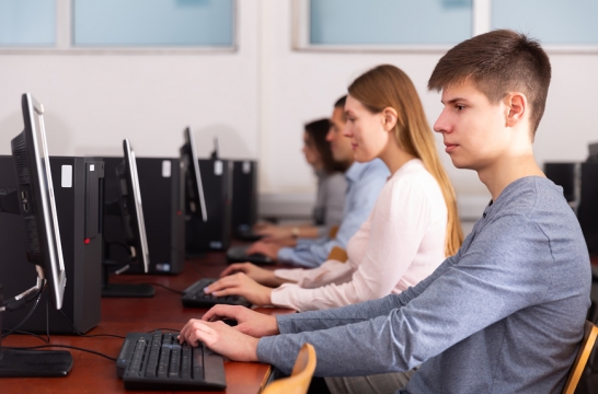 В 18 школах и вузах Карачаево-Черкесии внедрят модель цифровой образовательной среды