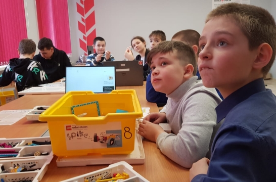 В Волгоградской области 1,6 тысячи ребят посетили занятия мобильного «Кванториума» с сентября